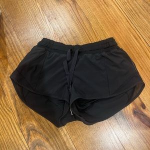Lululemon Hotty hot shorts. 2.5 inch. Size 2